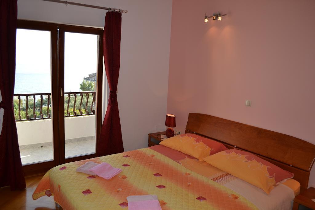 Apartments Karlo Omiš Chambre photo