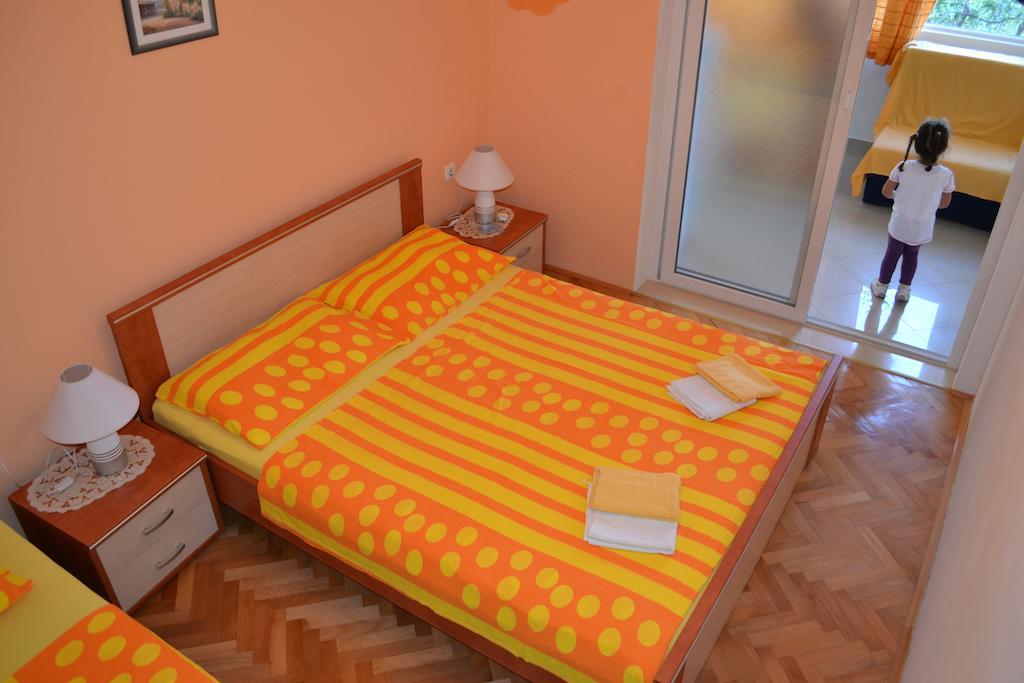 Apartments Karlo Omiš Chambre photo