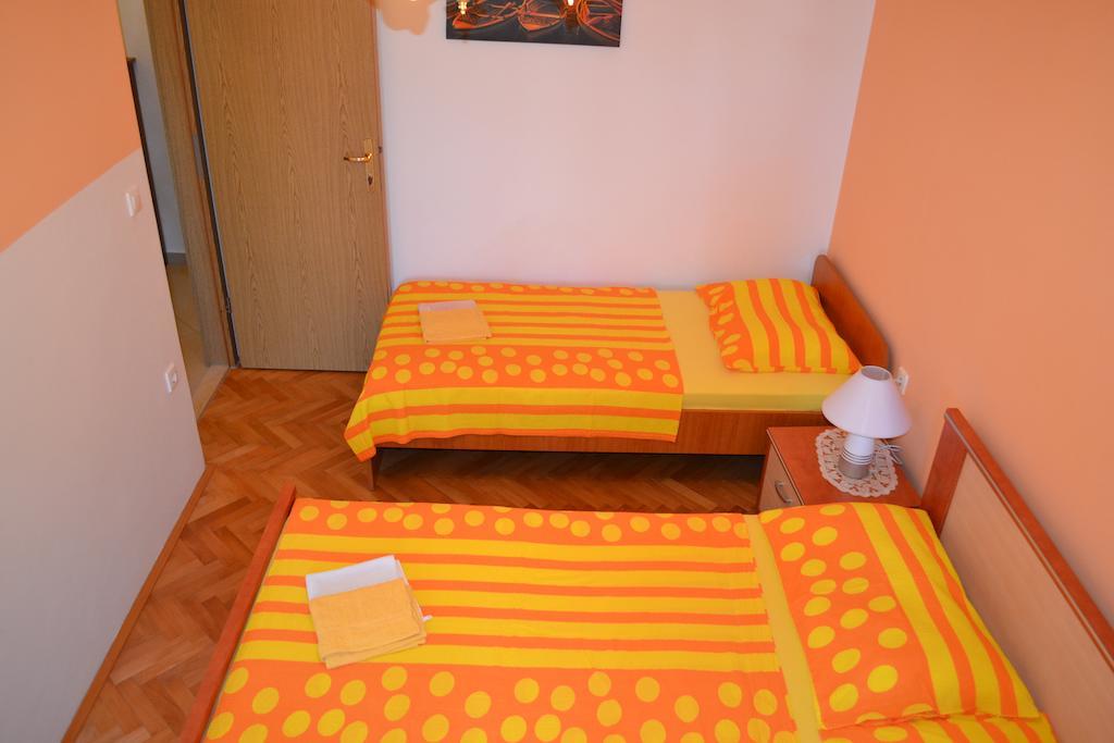 Apartments Karlo Omiš Chambre photo