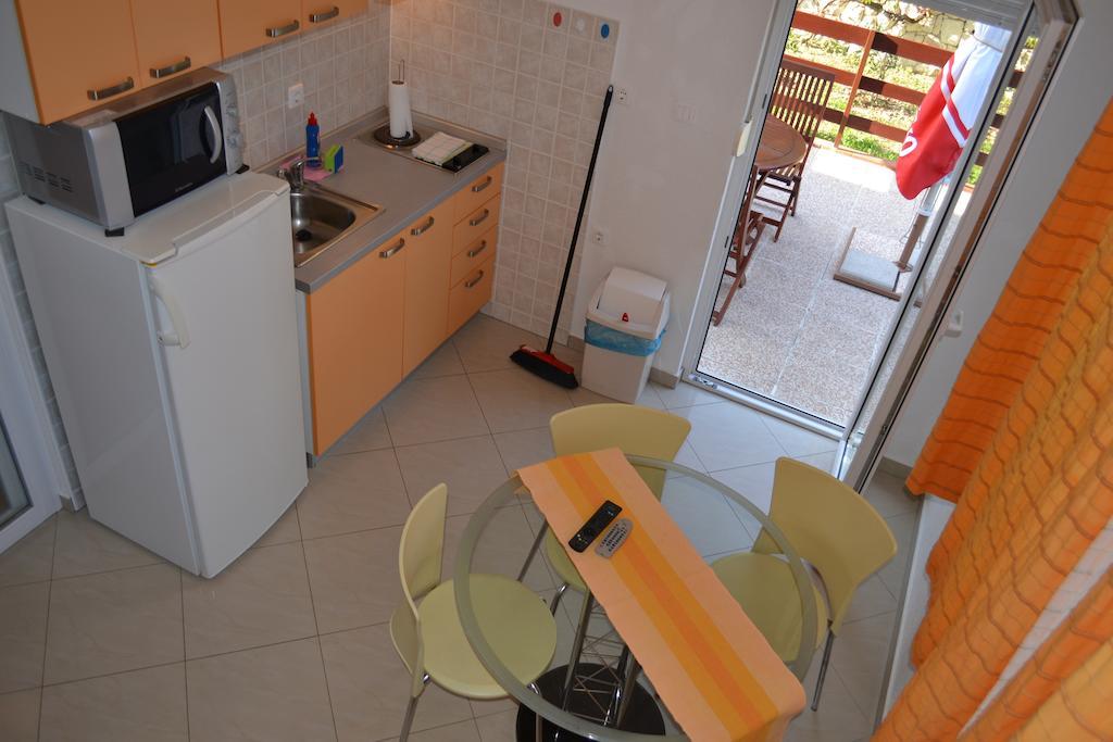 Apartments Karlo Omiš Chambre photo