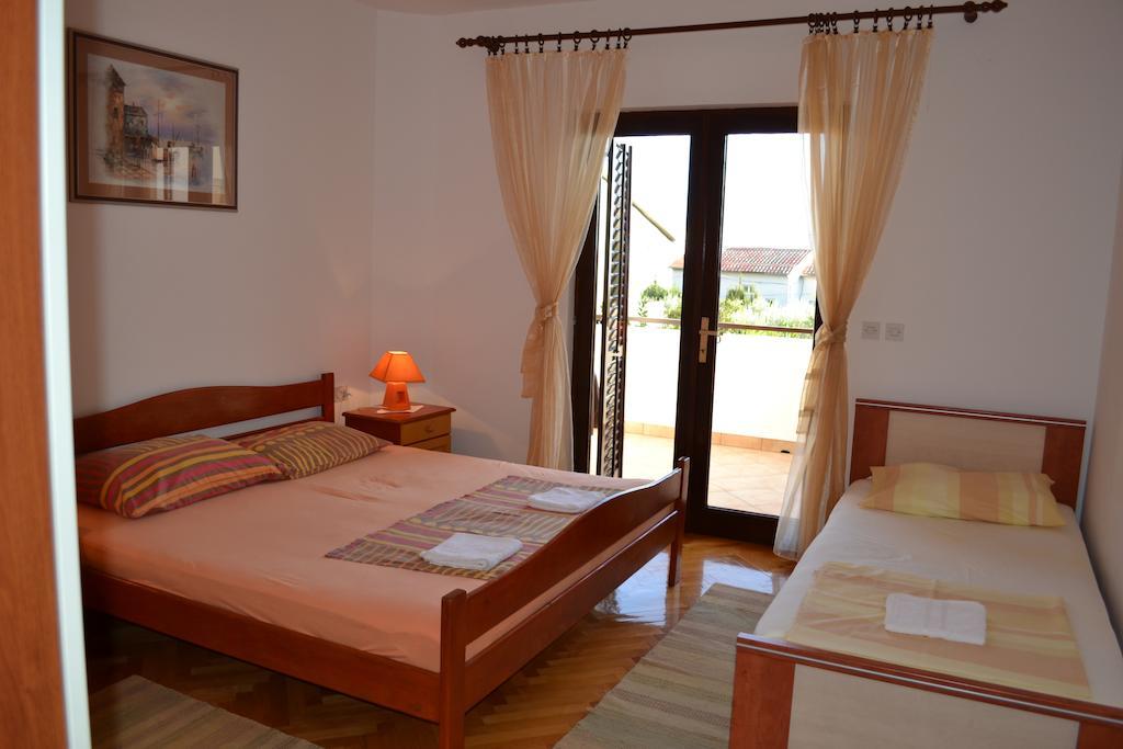 Apartments Karlo Omiš Chambre photo